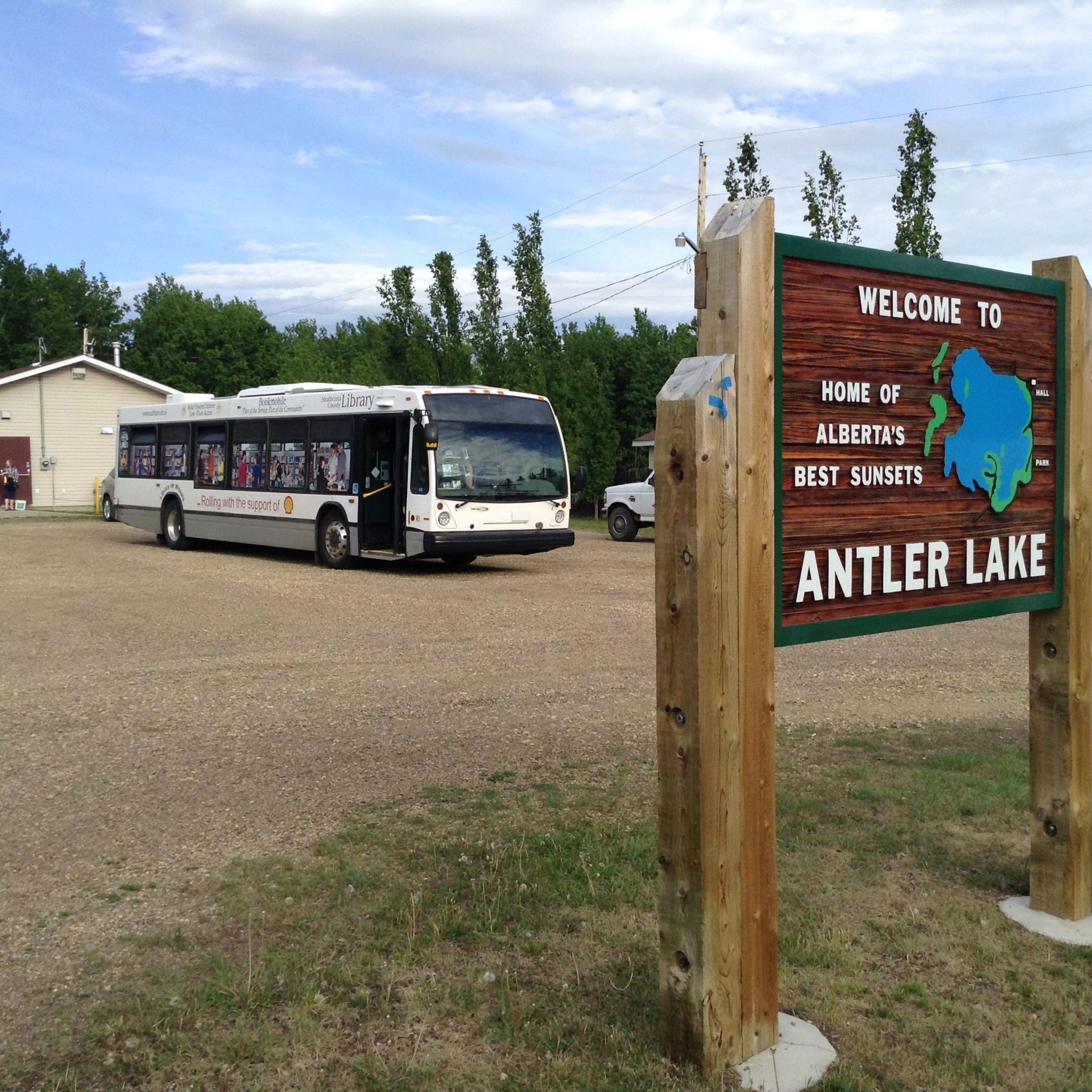 sf_strathconacountylibrarybookmobile_4.6.2015_busatantlerlake.jpg